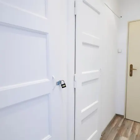 Ukrajinska 12 * Prága